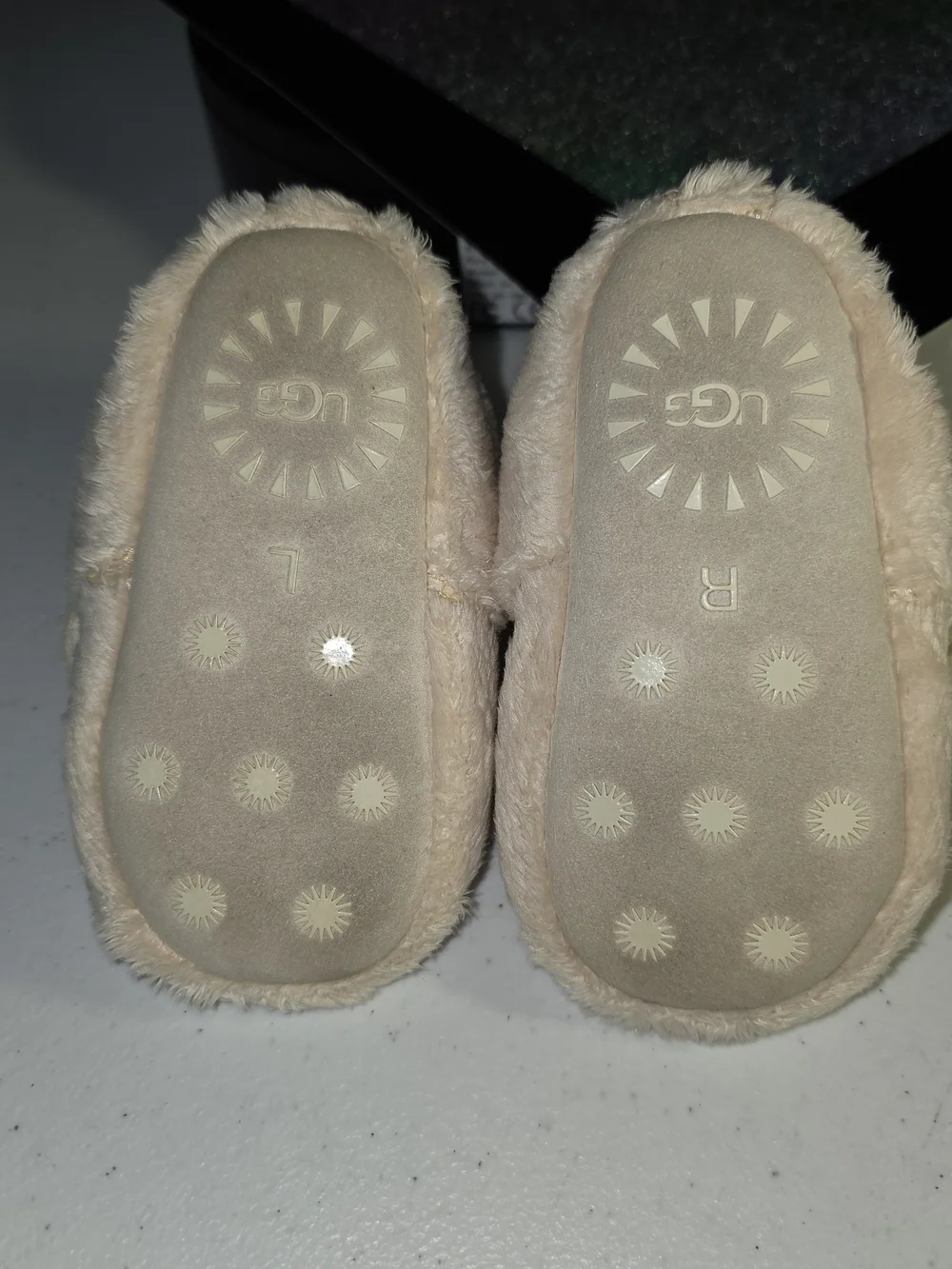 UGG Bixbee Llama Stuffie Unisex Plush Soft Slippers Booties Baby Sz 4/5 Natural